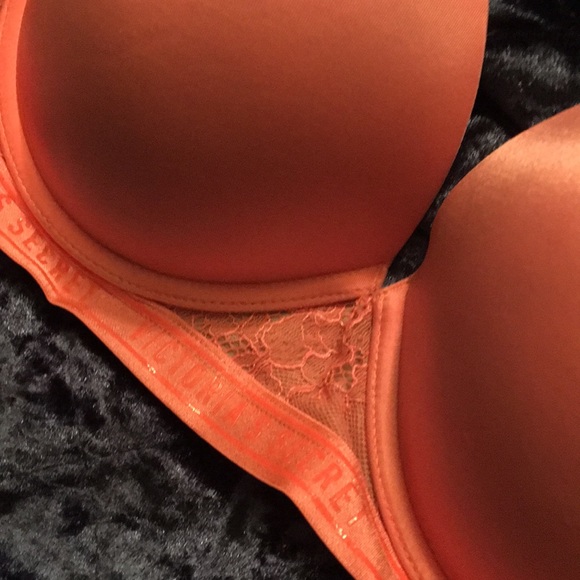 Push-up VS bra - Picture 2 of 4